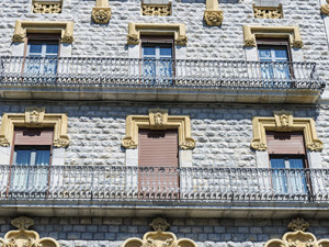 SPESE MANUTENZIONE DEGLI ELEMENTI DECORATIVI DEL BALCONE AGGETTANTE. TUTTI I CONDOMINI DEVONO PAGARE